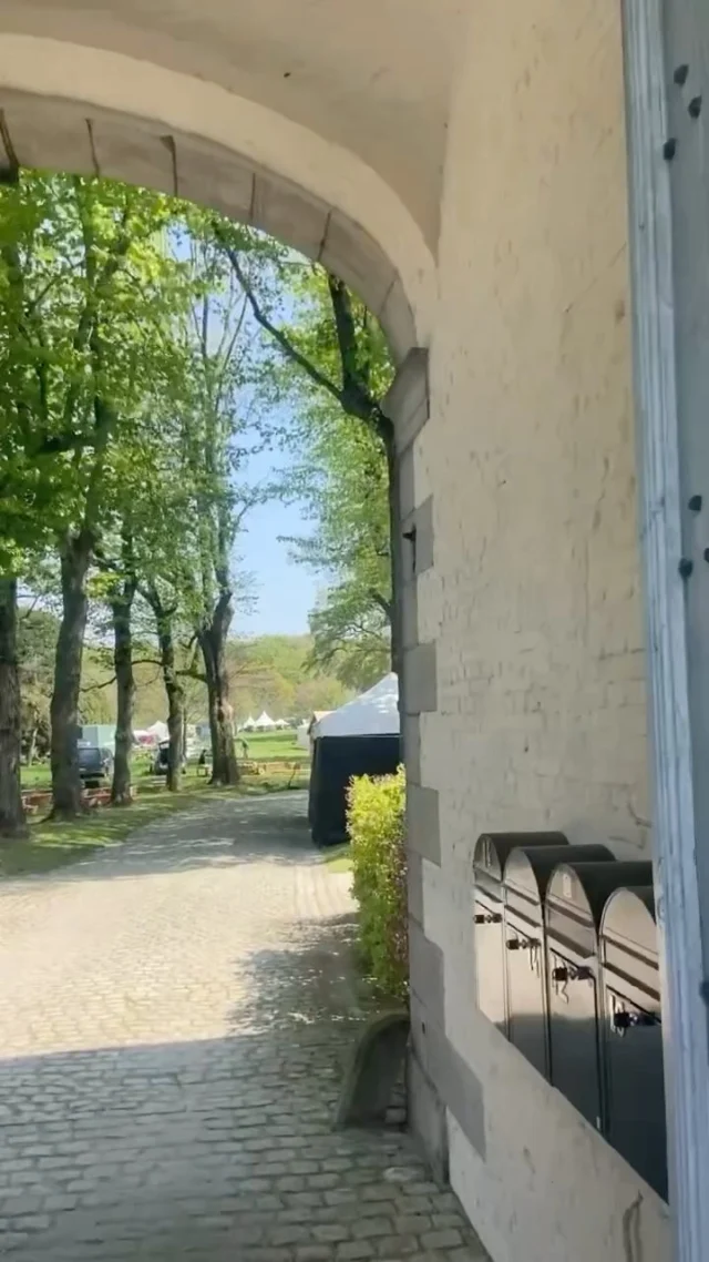 Nous avons été très heureux de vous rencontrer au super chouette Festival des plantes des Jardins d’Aywiers à Lasne.🪴🌳Ce fut une réelle réussite ! Tant au niveau des visiteurs, que des professionnels passionnés nous avons rencontré et à qui nous avons pu présenter notre projet.Nous sommes impatients de revenir à la prochaine édition en automne !Un grand remerciement à l’organisation pour ses efforts et aux nombreux visiteurs qui ont prit le temps de nous écouter 👂 🙏😘❤️——————
[EN]We were so happy to meet you at the super cool Aywiers Gardens Plant Festival in Lasne.🪴🌳It was a real success! Both in terms of visitors, as well as passionate professionals we met and to whom we could present our project.We can't wait to come back to the next edition in autumn!A big thank you to the organization for its efforts and to the many visitors who took the time to listen to us 👂 🙏😘❤️#brusselsgarden #shoplocal #consumoreresponsable #plants #plantsofinstagram #plantsmakepoeplehappy #planting #jardinbio #greenliving #consommerautrement #pepiniere #plantparty
#brussels #naturelover #healthyfood #bruxelles #🇧🇪 #🌿 #jardinsdaywiers #lasne
#wallonie #festival #biolife #artisan #artisanat #ollas #polet